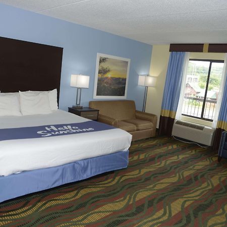 Days Inn By Wyndham Kodak/Sevierville Intrstate Smokeymntns Eksteriør billede