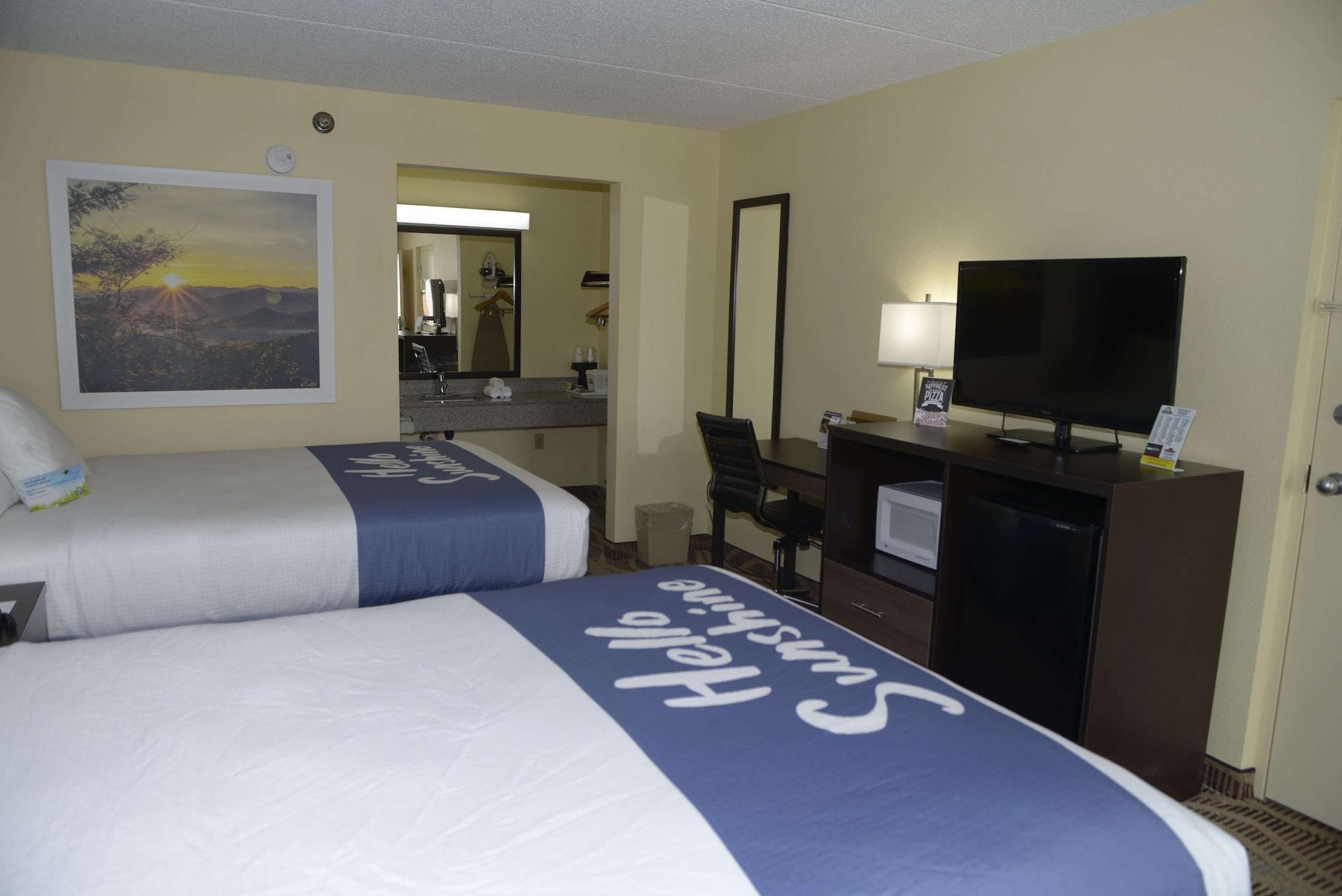 Days Inn By Wyndham Kodak/Sevierville Intrstate Smokeymntns Eksteriør billede
