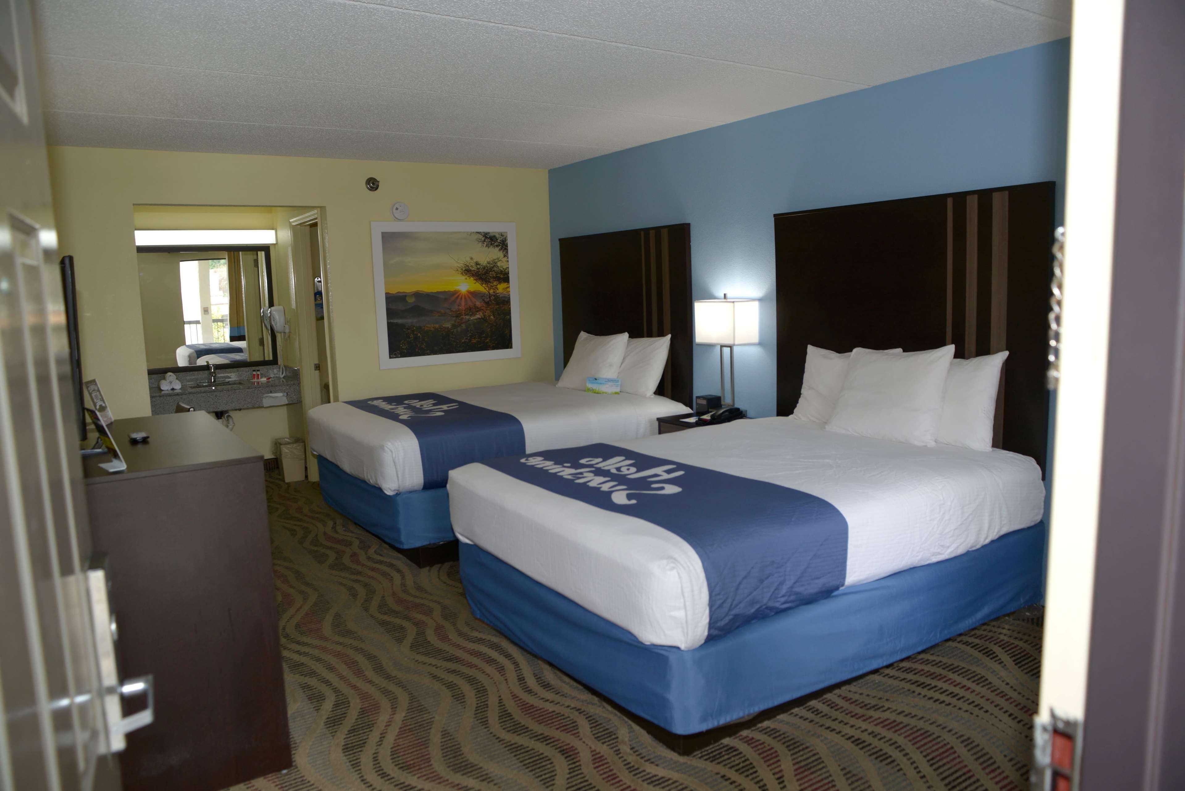 Days Inn By Wyndham Kodak/Sevierville Intrstate Smokeymntns Eksteriør billede