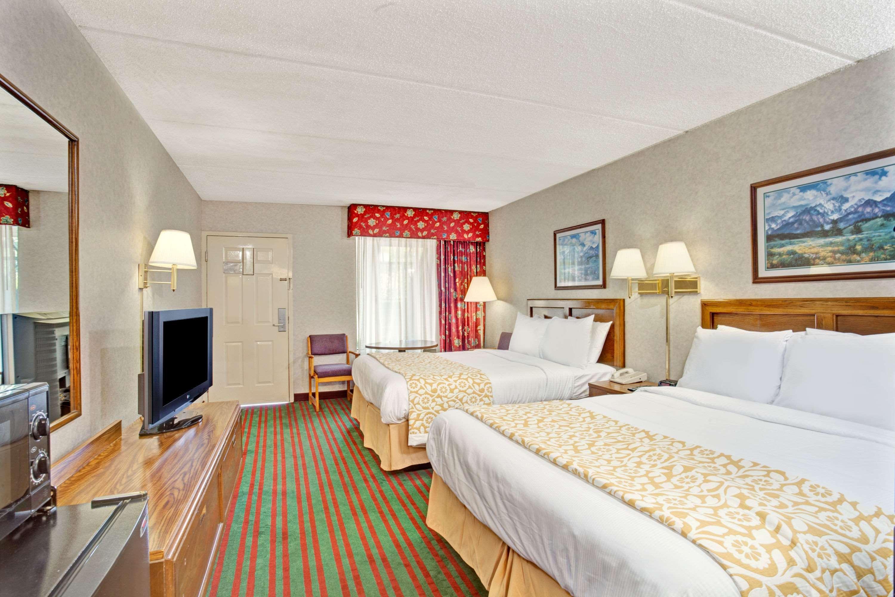 Days Inn By Wyndham Kodak/Sevierville Intrstate Smokeymntns Eksteriør billede