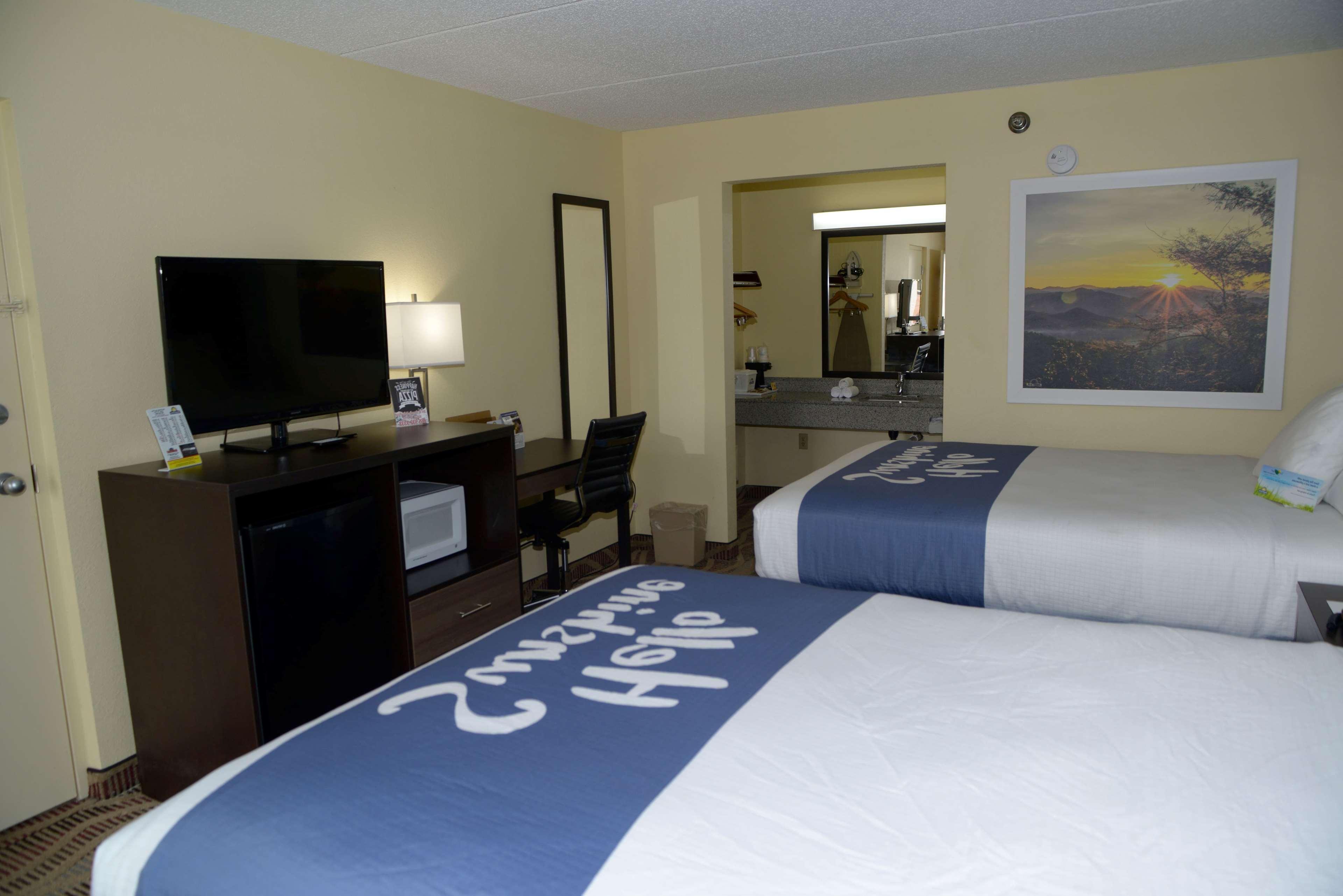 Days Inn By Wyndham Kodak/Sevierville Intrstate Smokeymntns Eksteriør billede